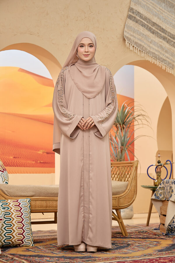Oasis in Nude Elegance - Image 7