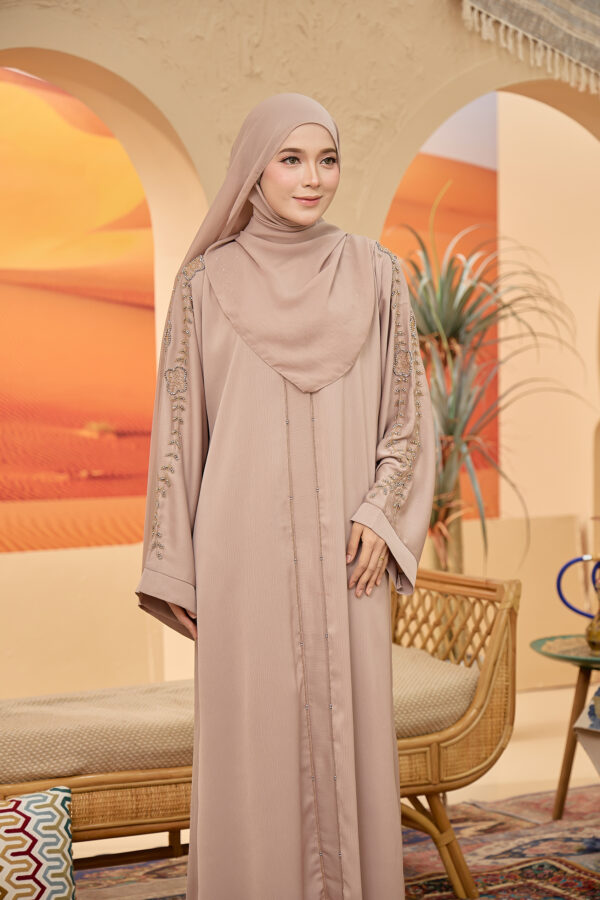 Oasis in Nude Elegance - Image 6