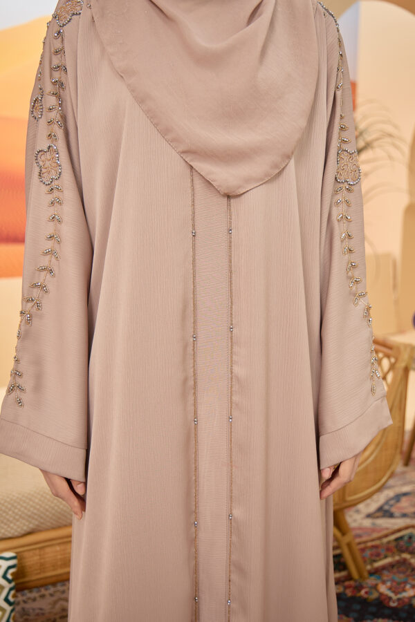 Oasis in Nude Elegance - Image 4