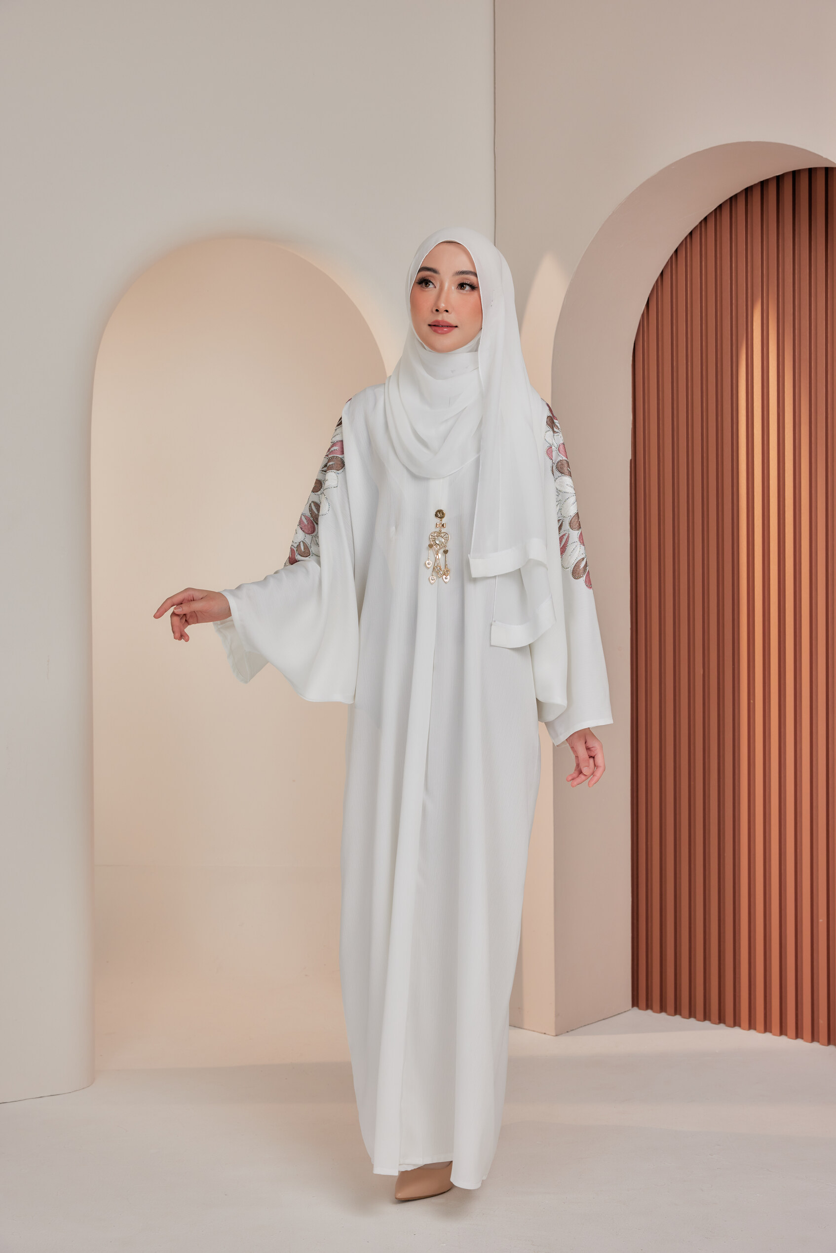 Lily in White - Image 5