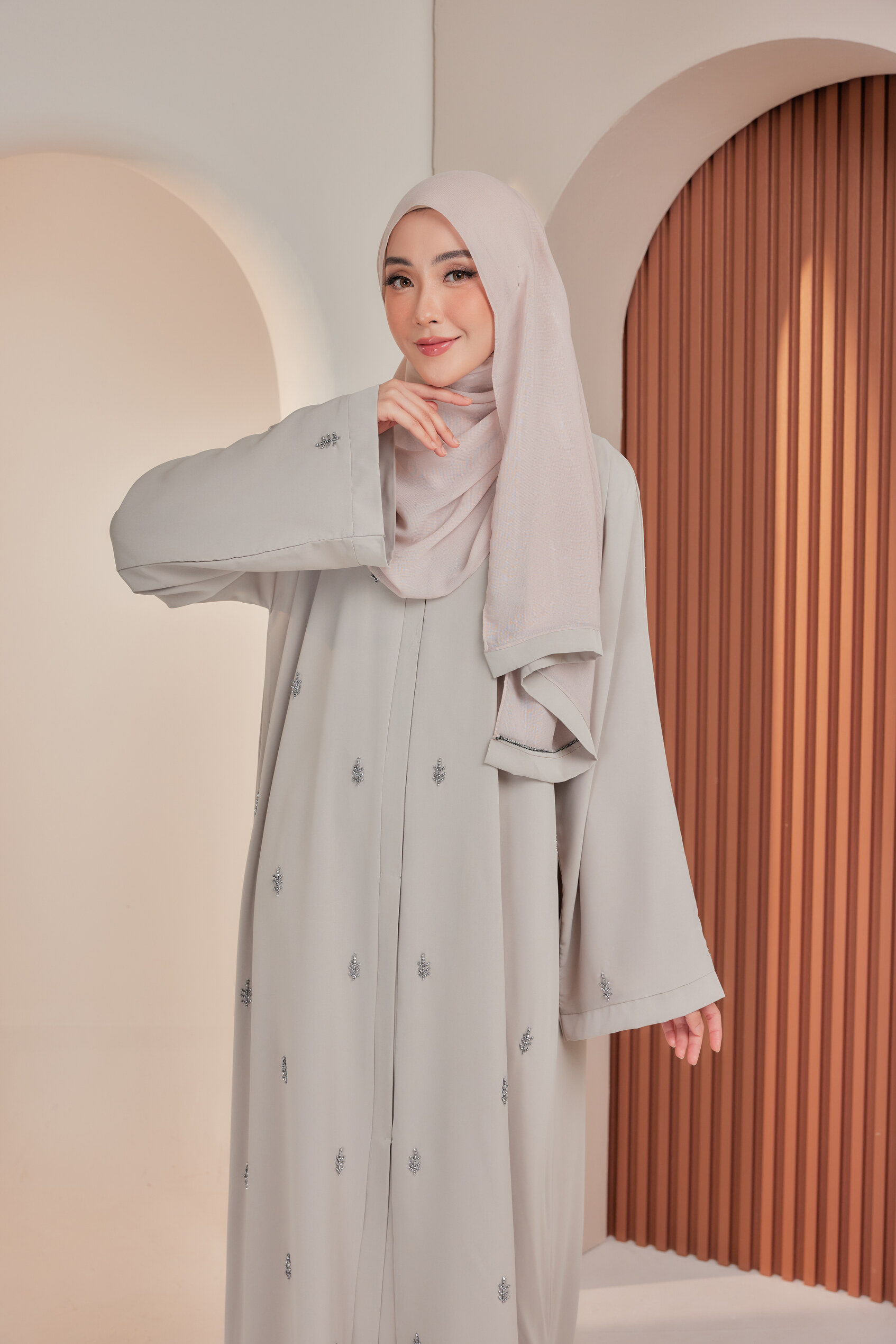 Daura in Light Beige - Image 4