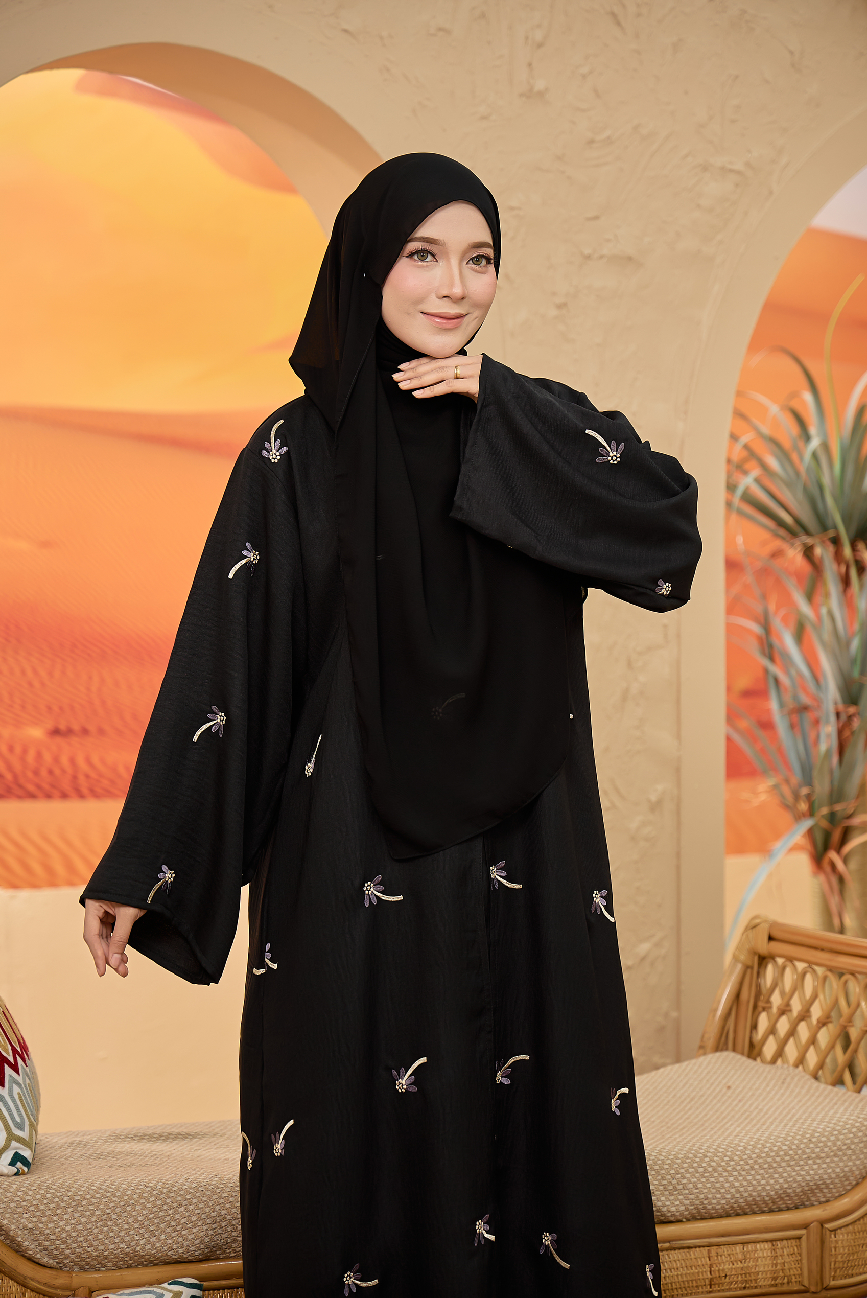 Taleen in Black - Image 6