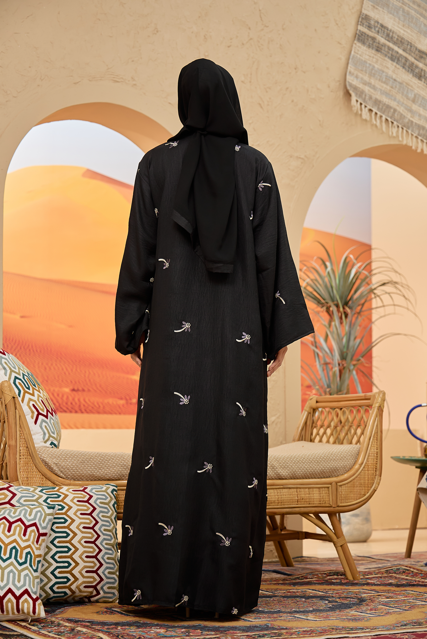 Taleen in Black - Image 3