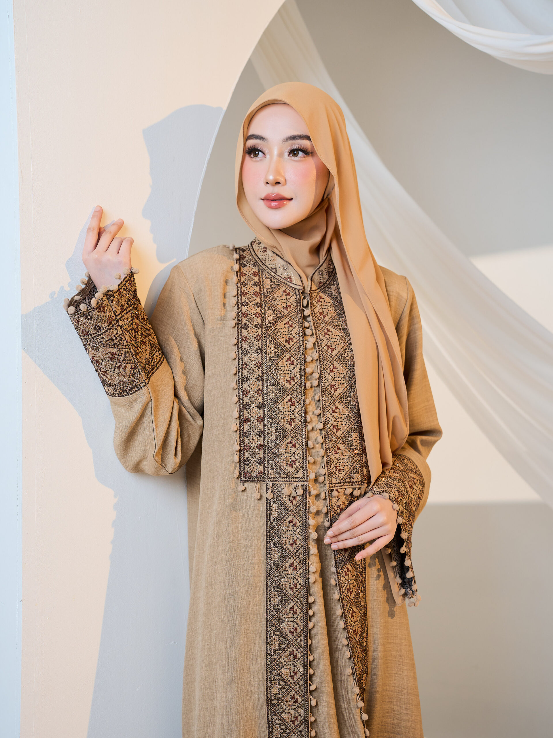 Amasya in Champagne Beige - Image 2