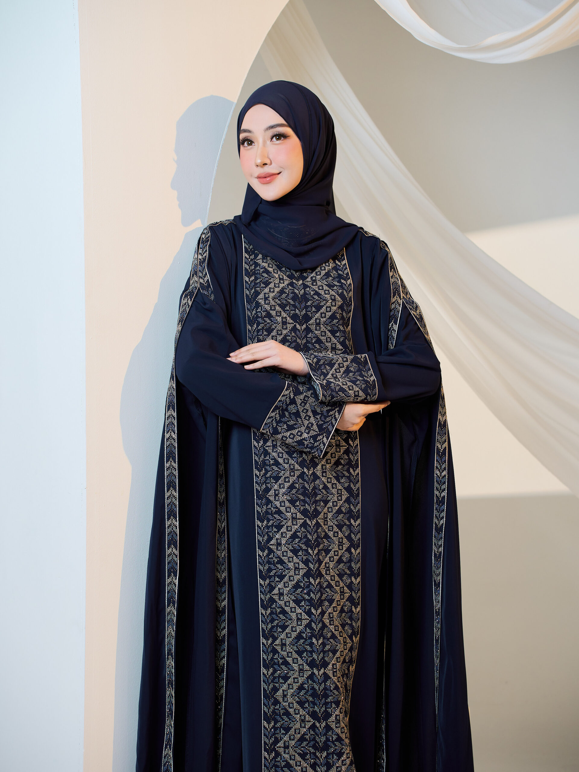 Mardin Cape Abaya in Navy Blue - Image 3