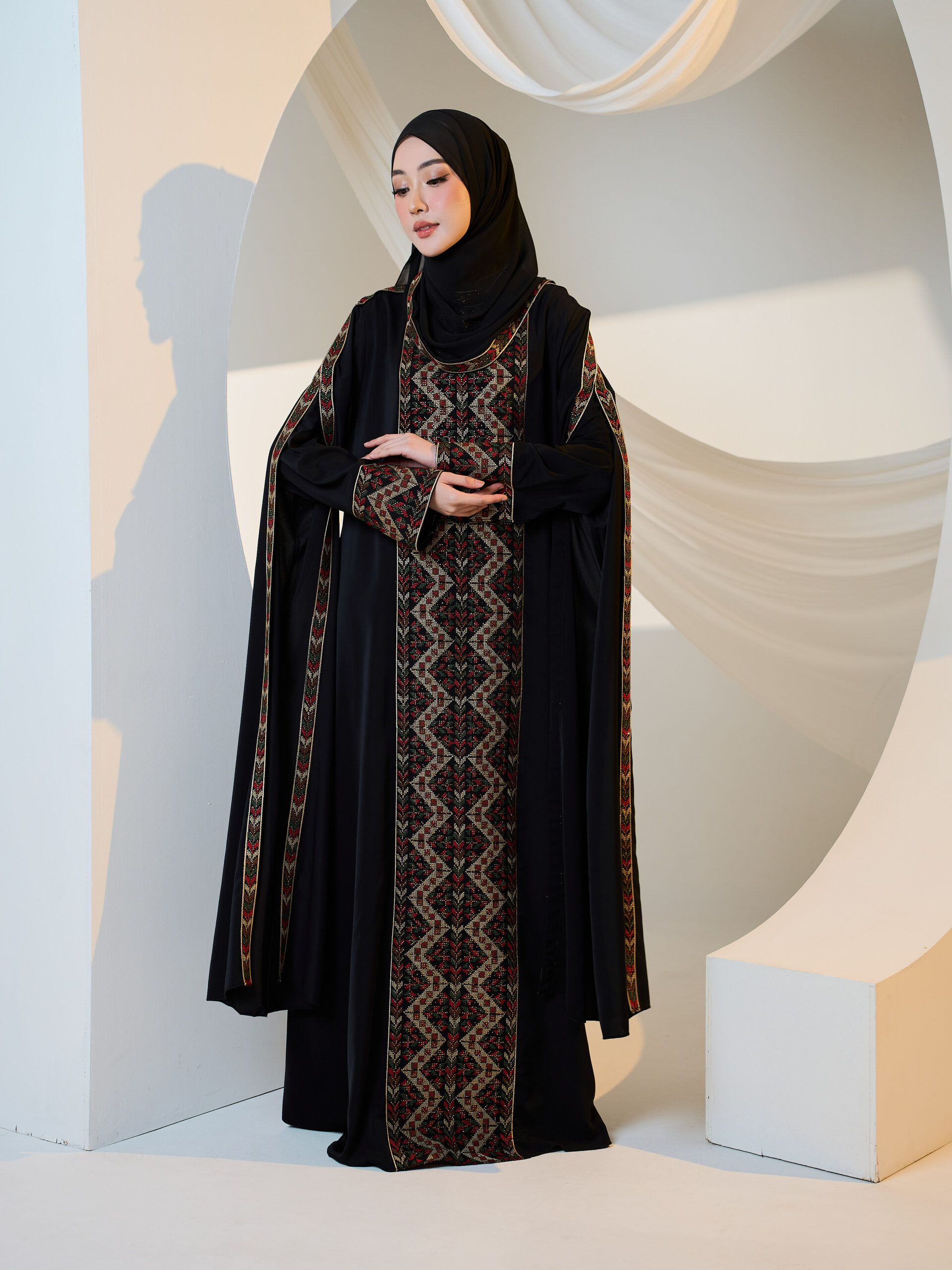 Mardin Cape Abaya in Black Flame - Image 3