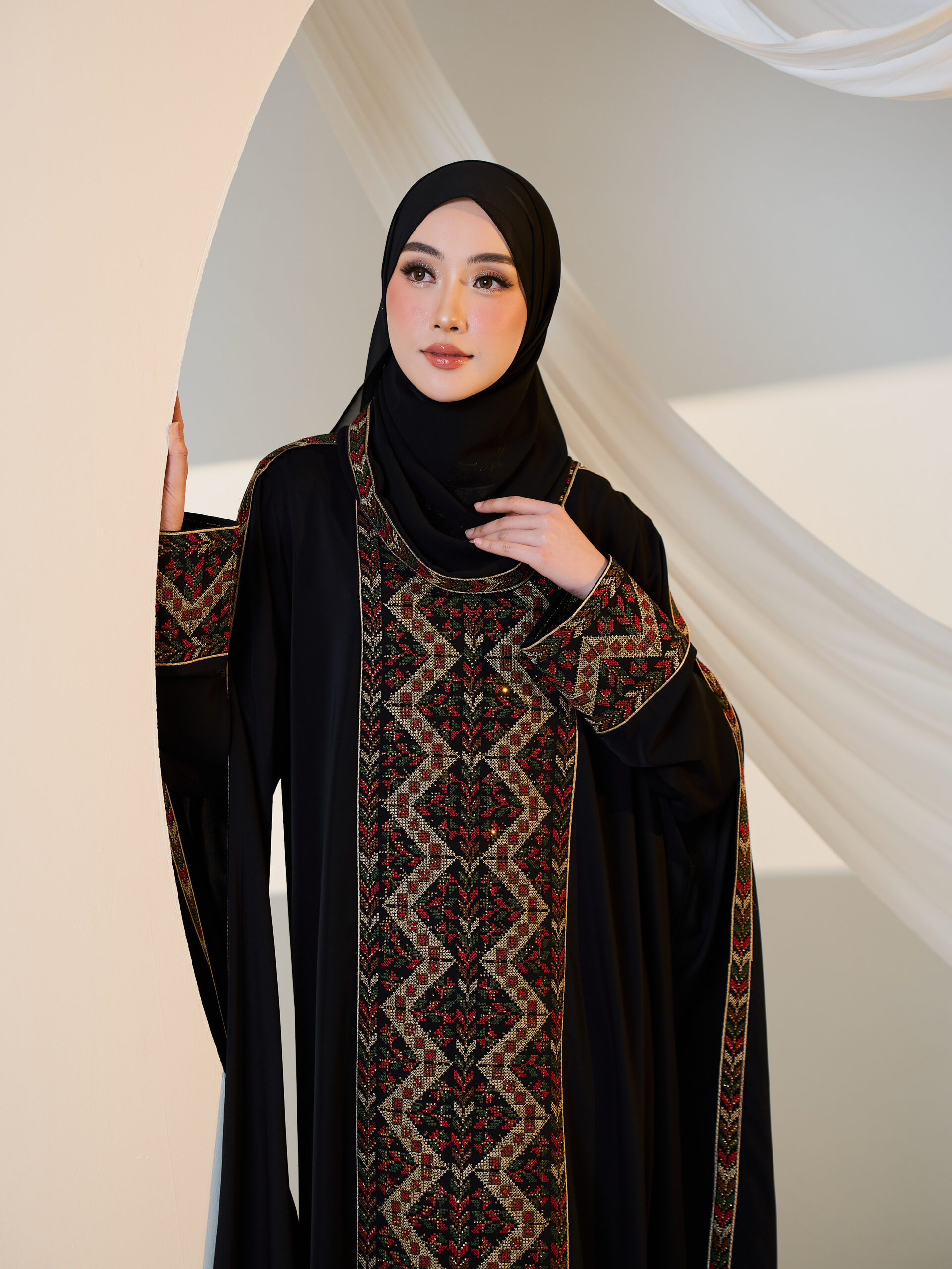 Mardin Cape Abaya in Black Flame - Image 4