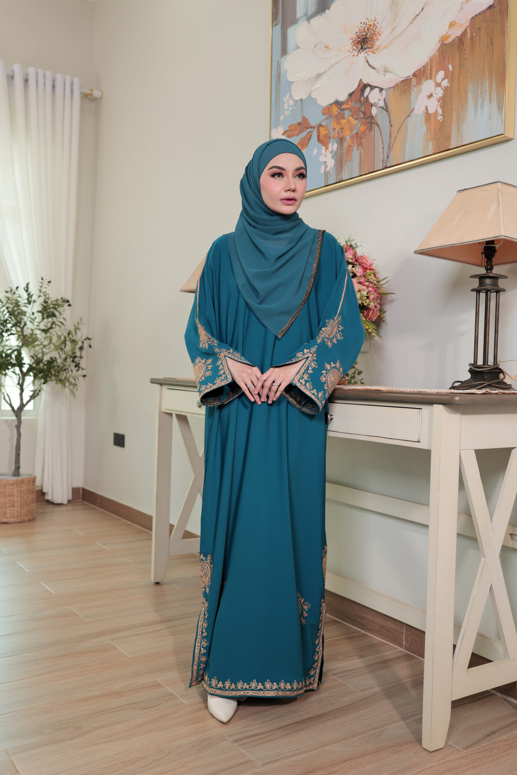 Thilla in Teal Blue - Image 6