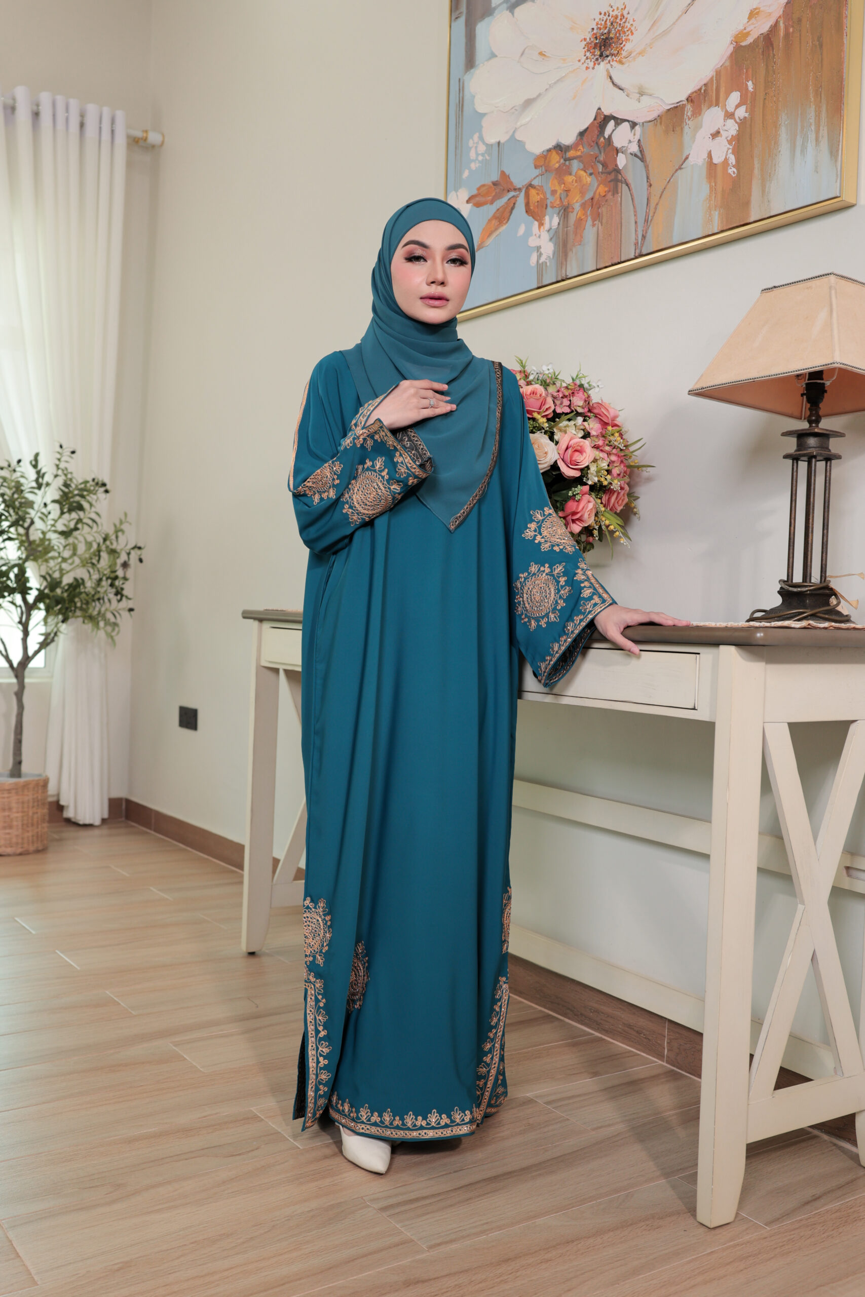 Thilla in Teal Blue
