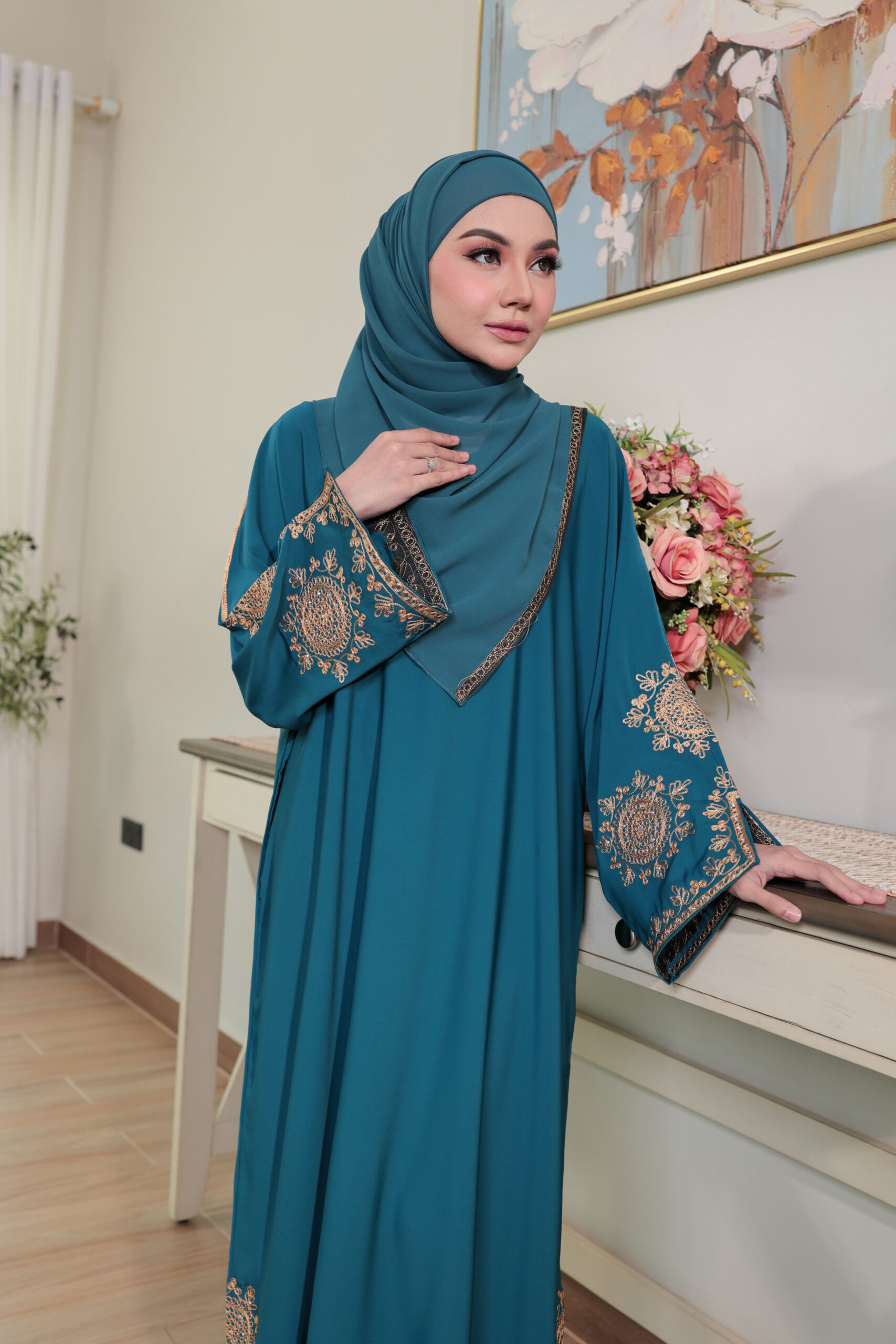 Thilla in Teal Blue - Image 3