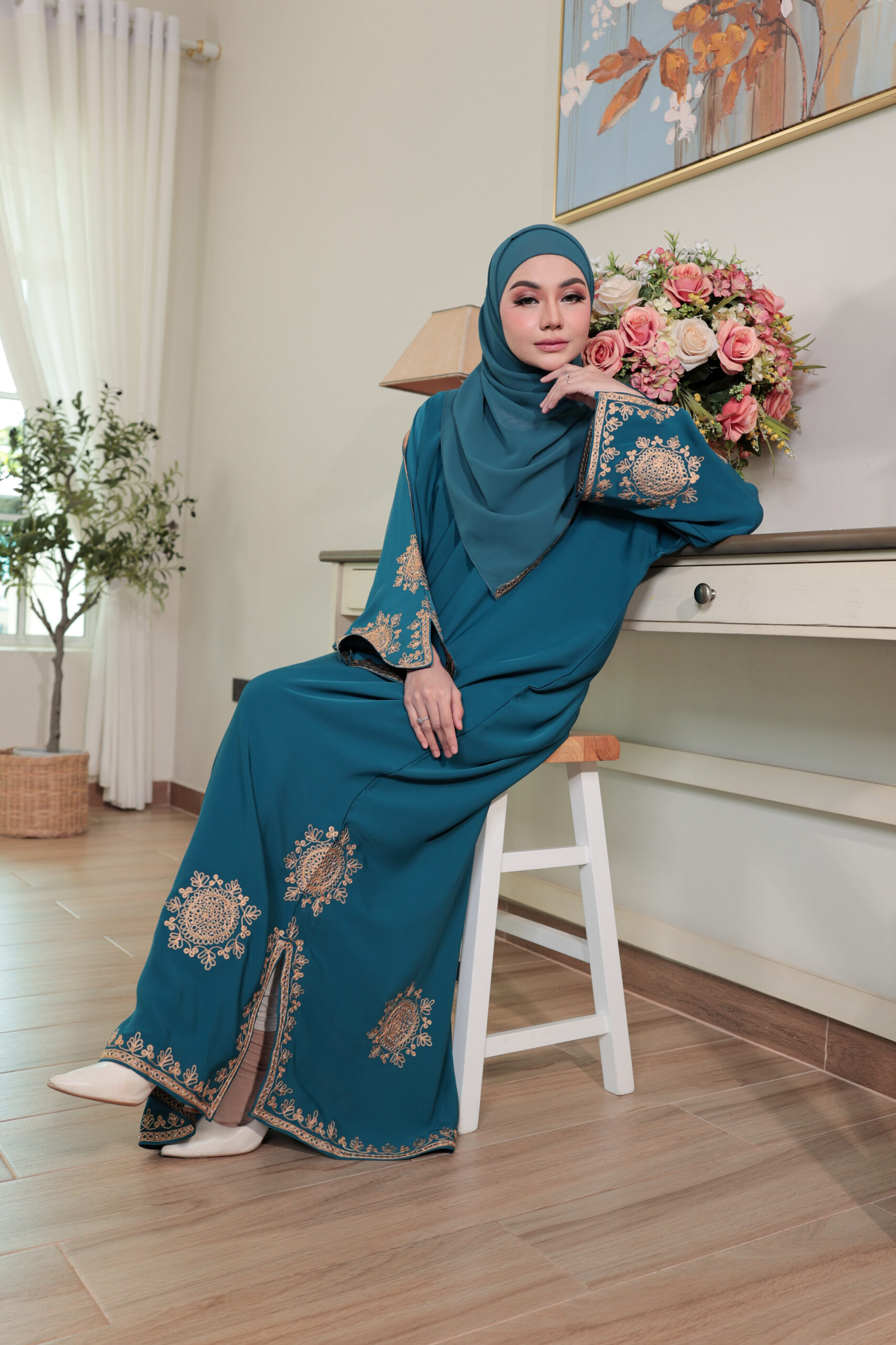 Thilla in Teal Blue - Image 2