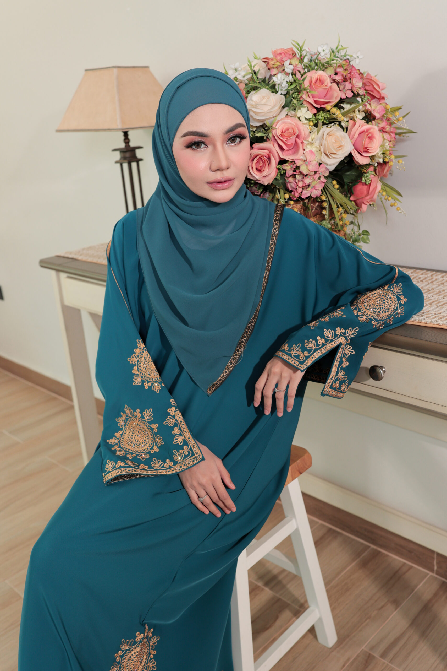 Thilla in Teal Blue - Image 4