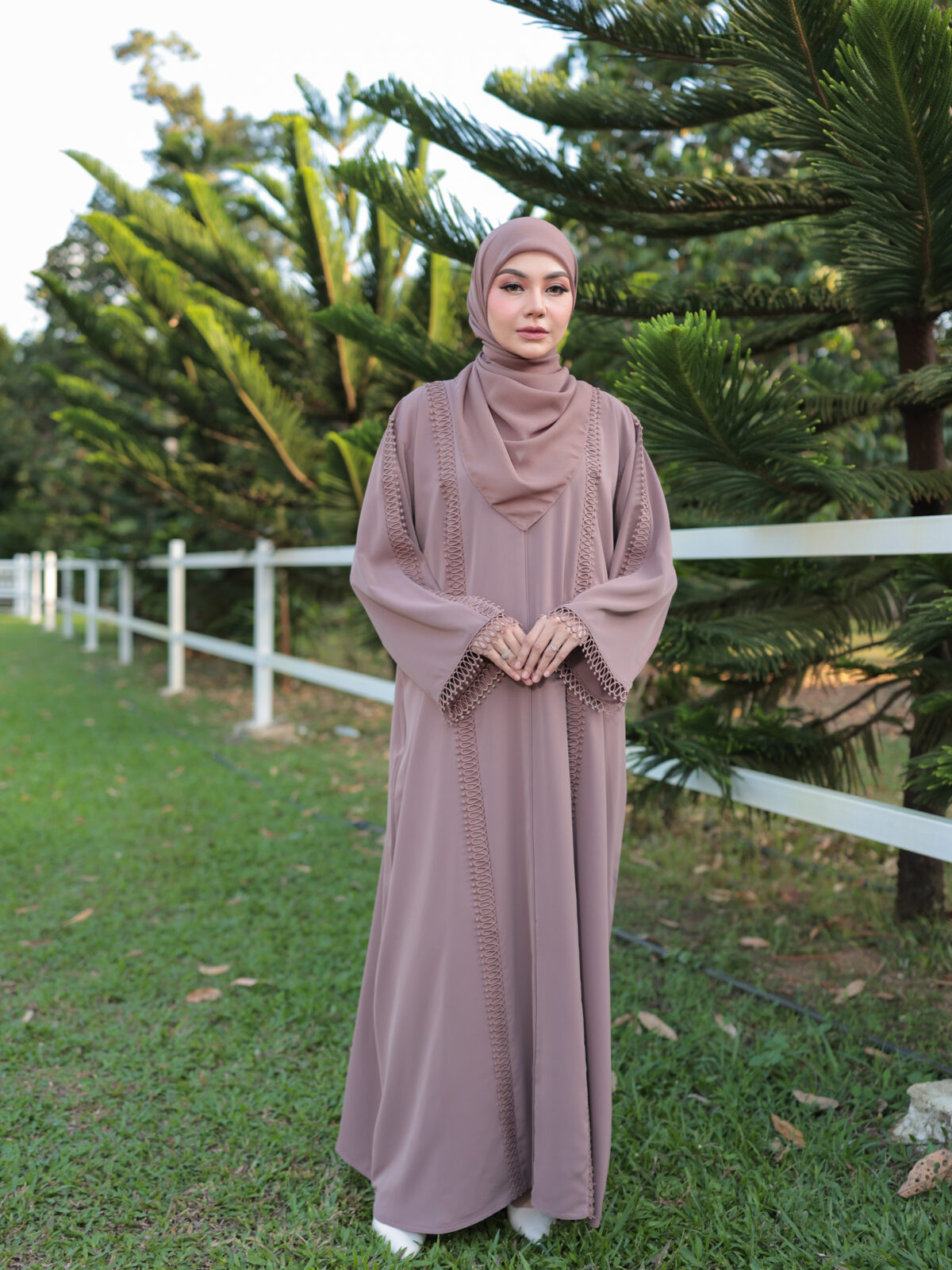 Lumi Lace in Brown Mauve
