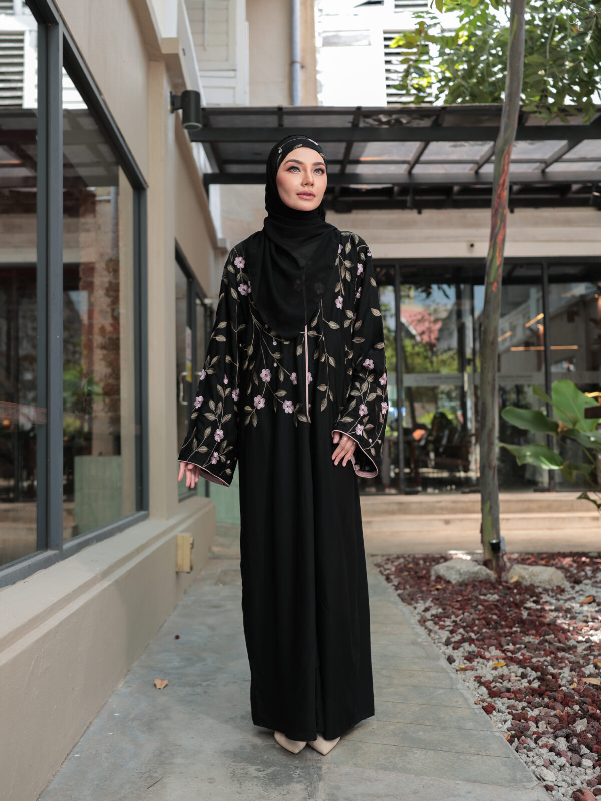 Douma Classic in Black