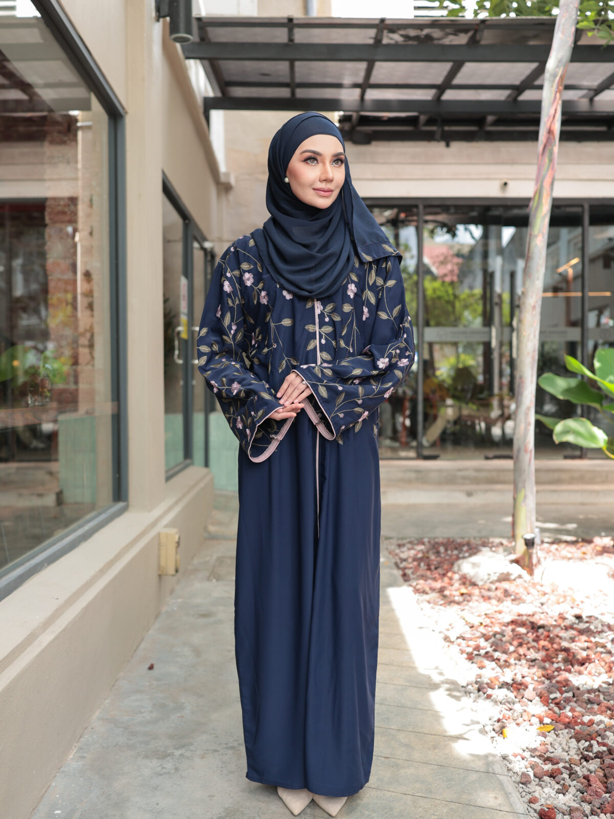 Douma Classic in Navy Blue
