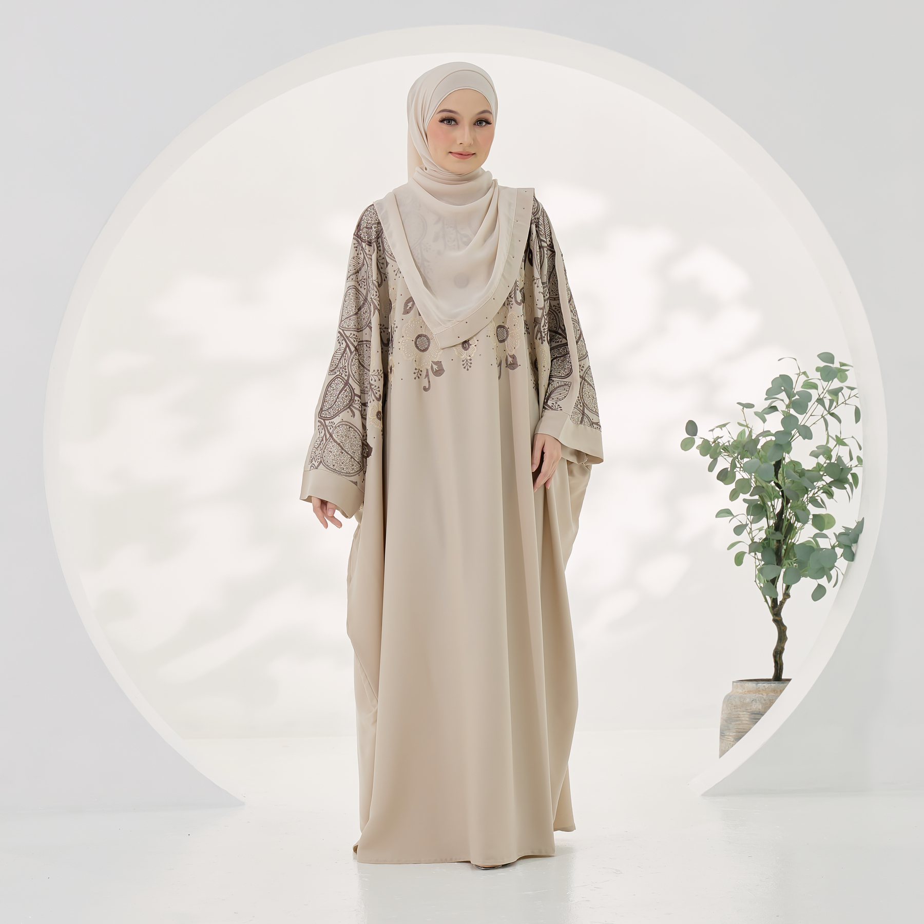 Dahlia in Beige - Image 3