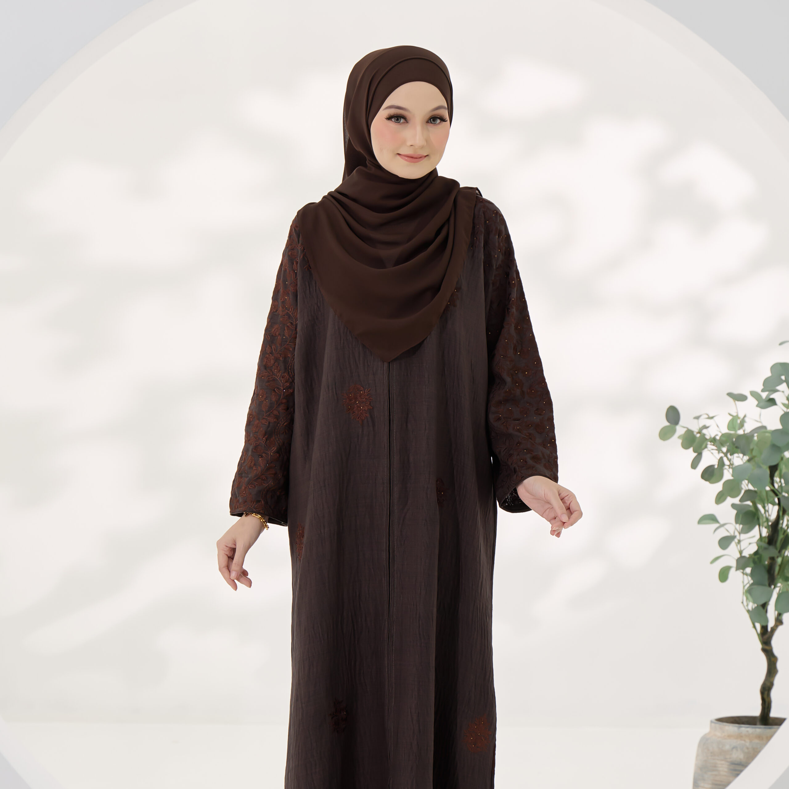Dania Classic in Rich Brown