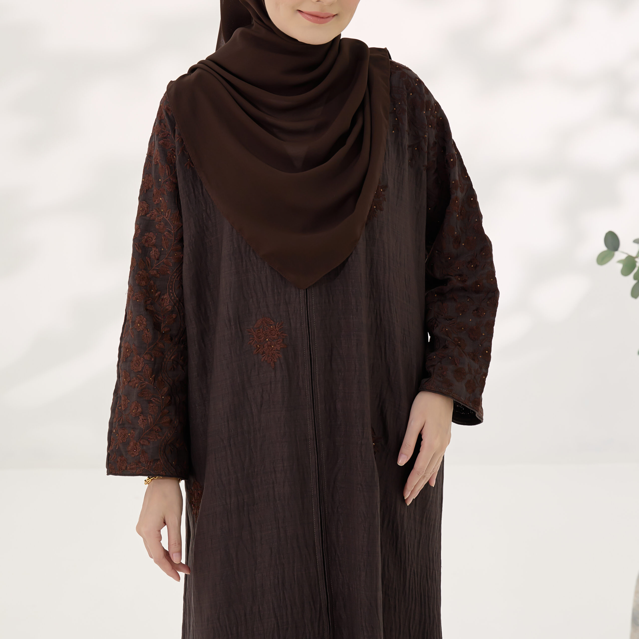 Dania Classic in Rich Brown - Image 2