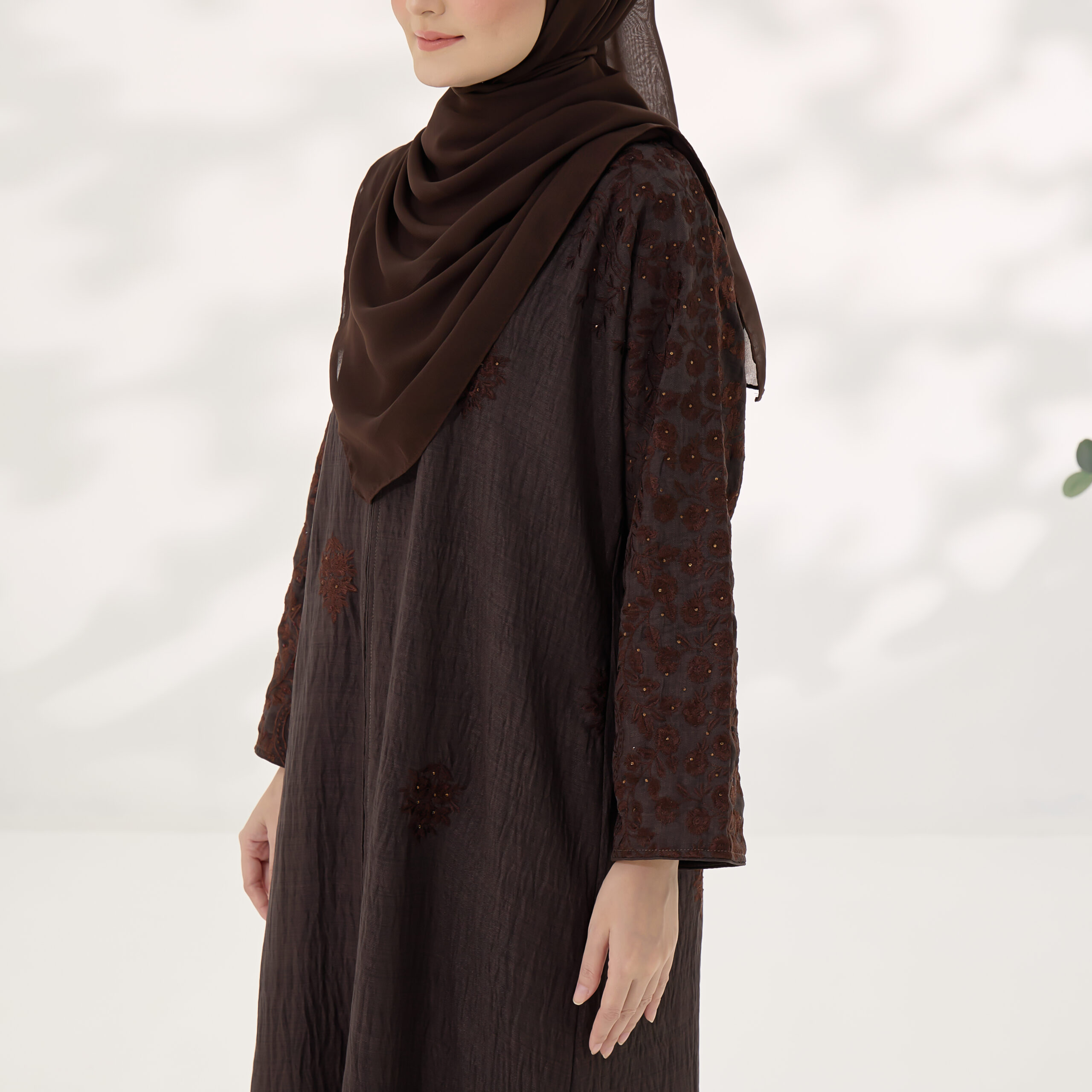 Dania Classic in Rich Brown - Image 3