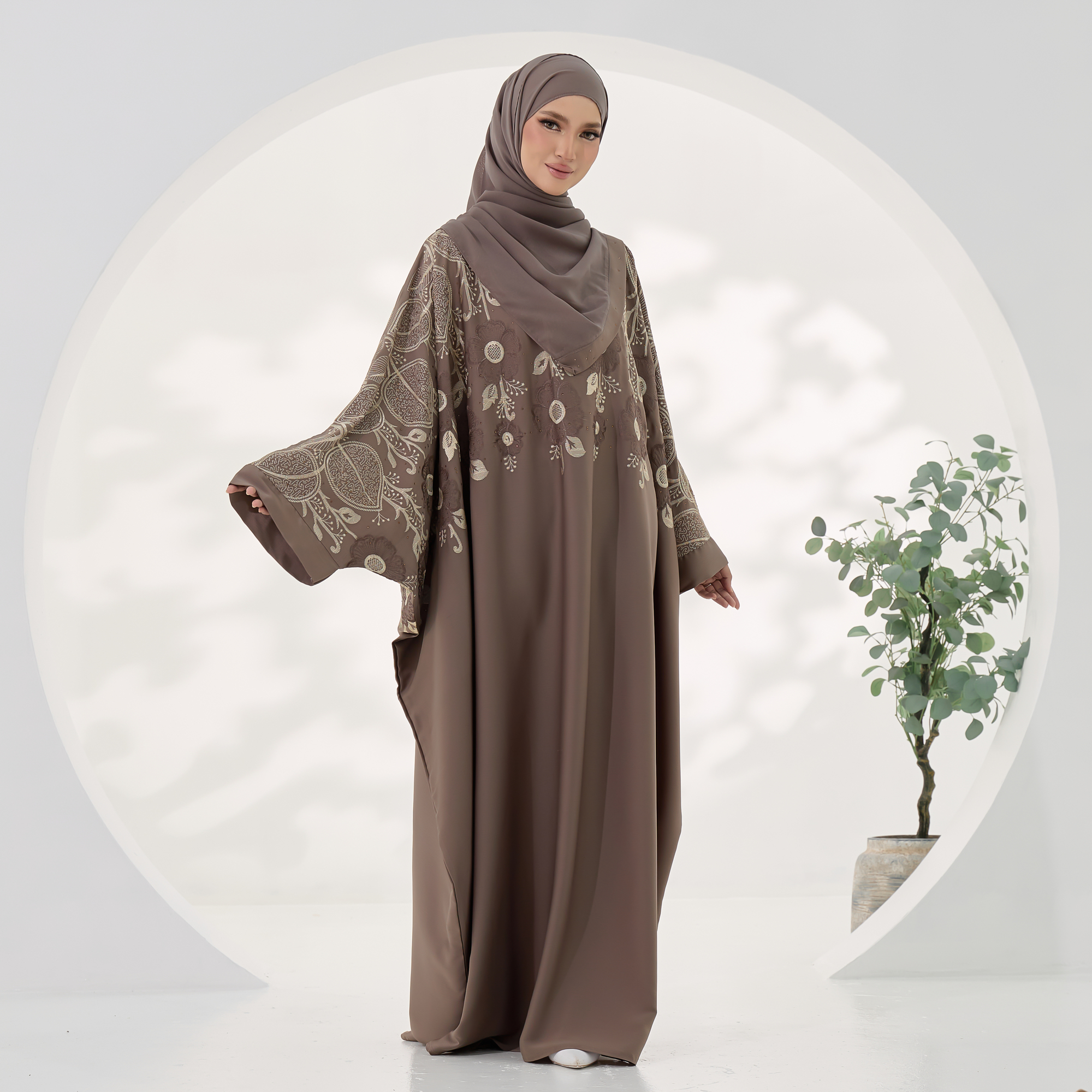 Dahlia in Dark Brown - Image 5