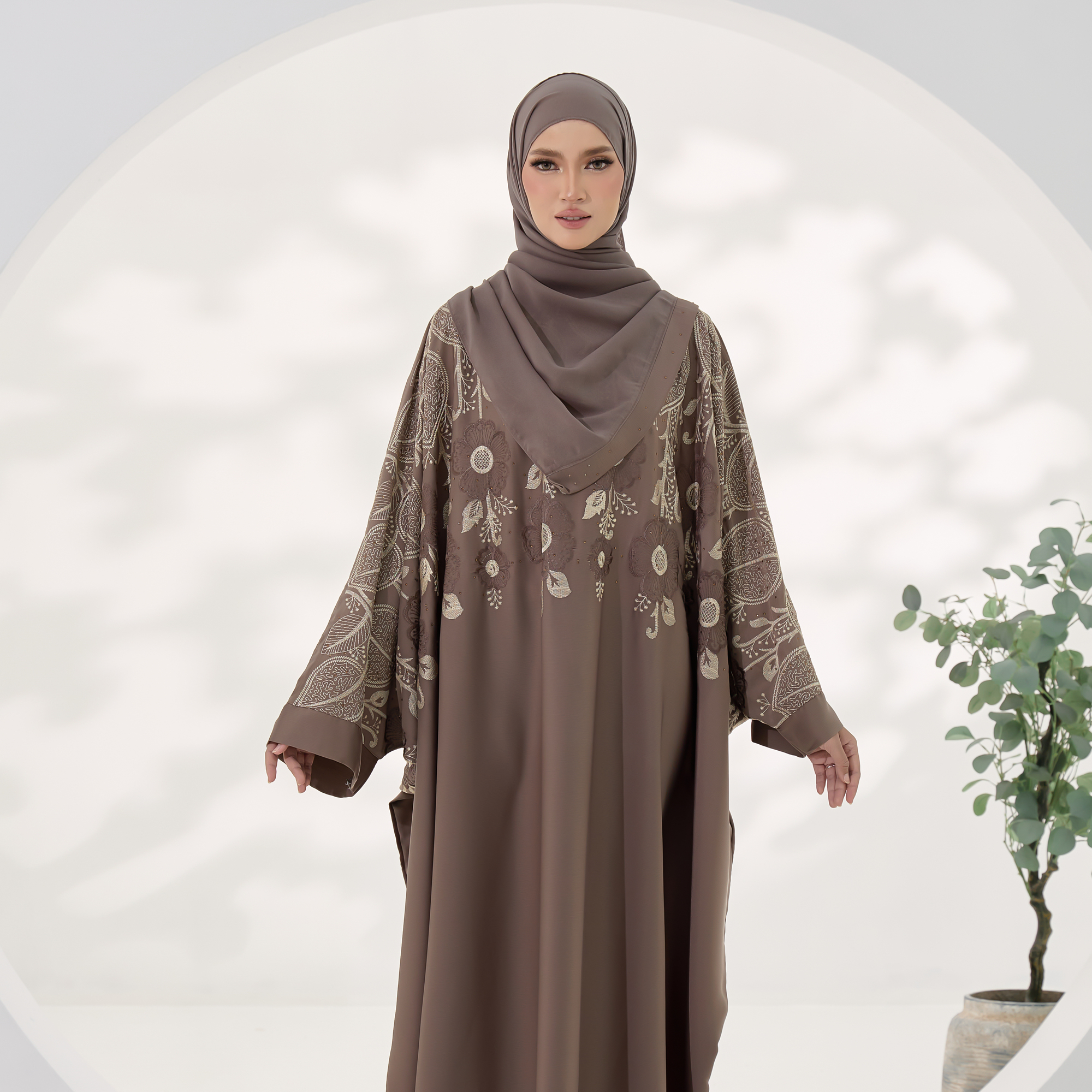 Dahlia in Dark Brown - Image 4