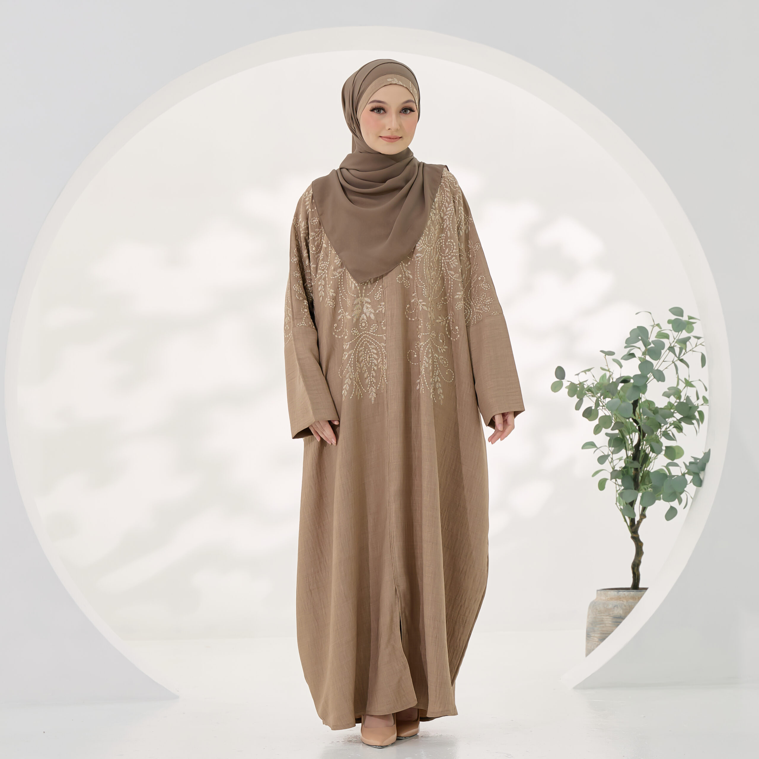 Damask in Camel Brown - Image 3