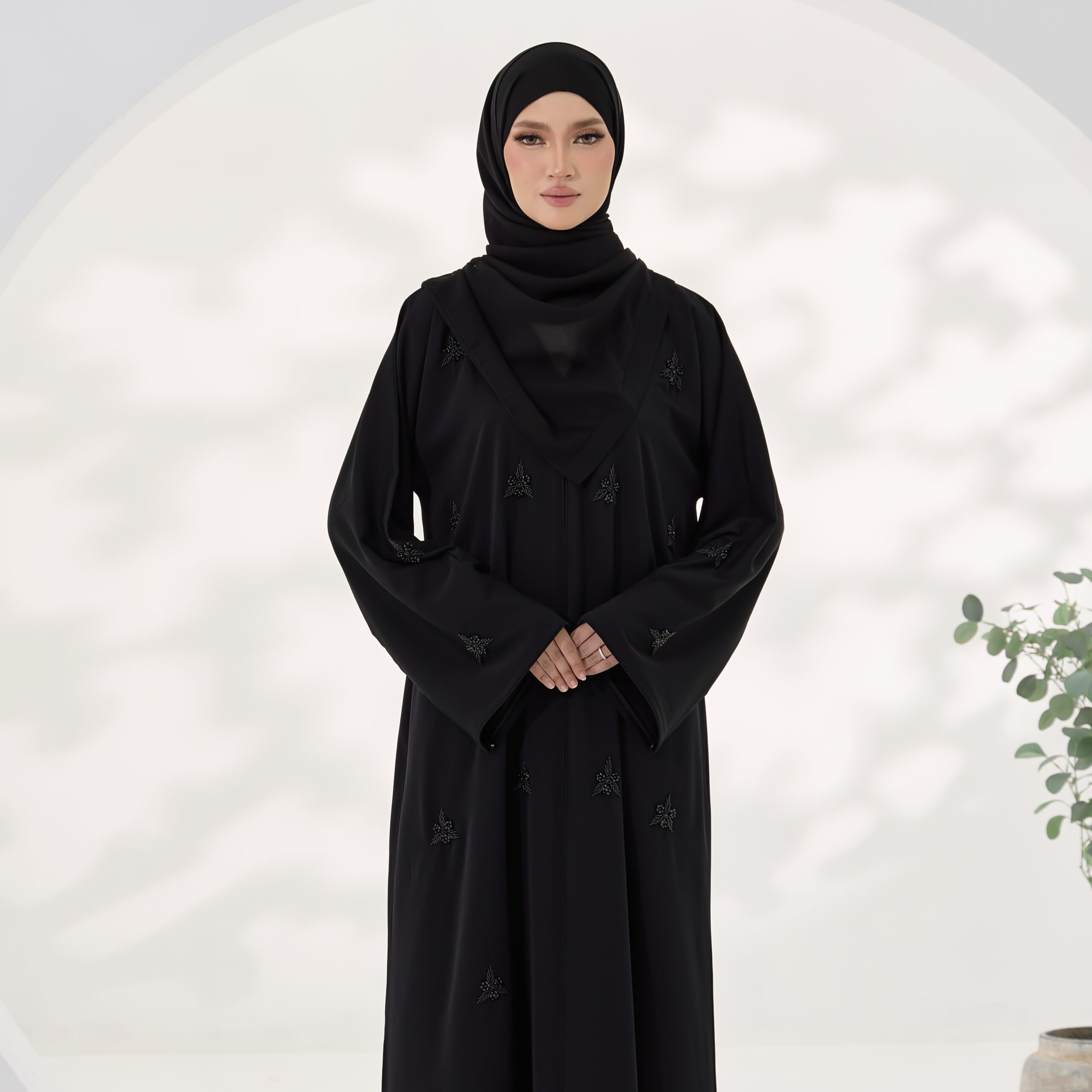 Iris in Black - Image 4