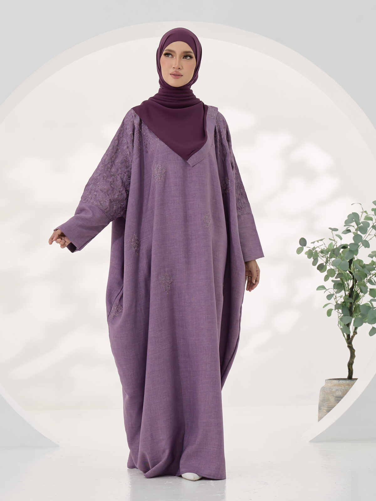 Dania in Purple