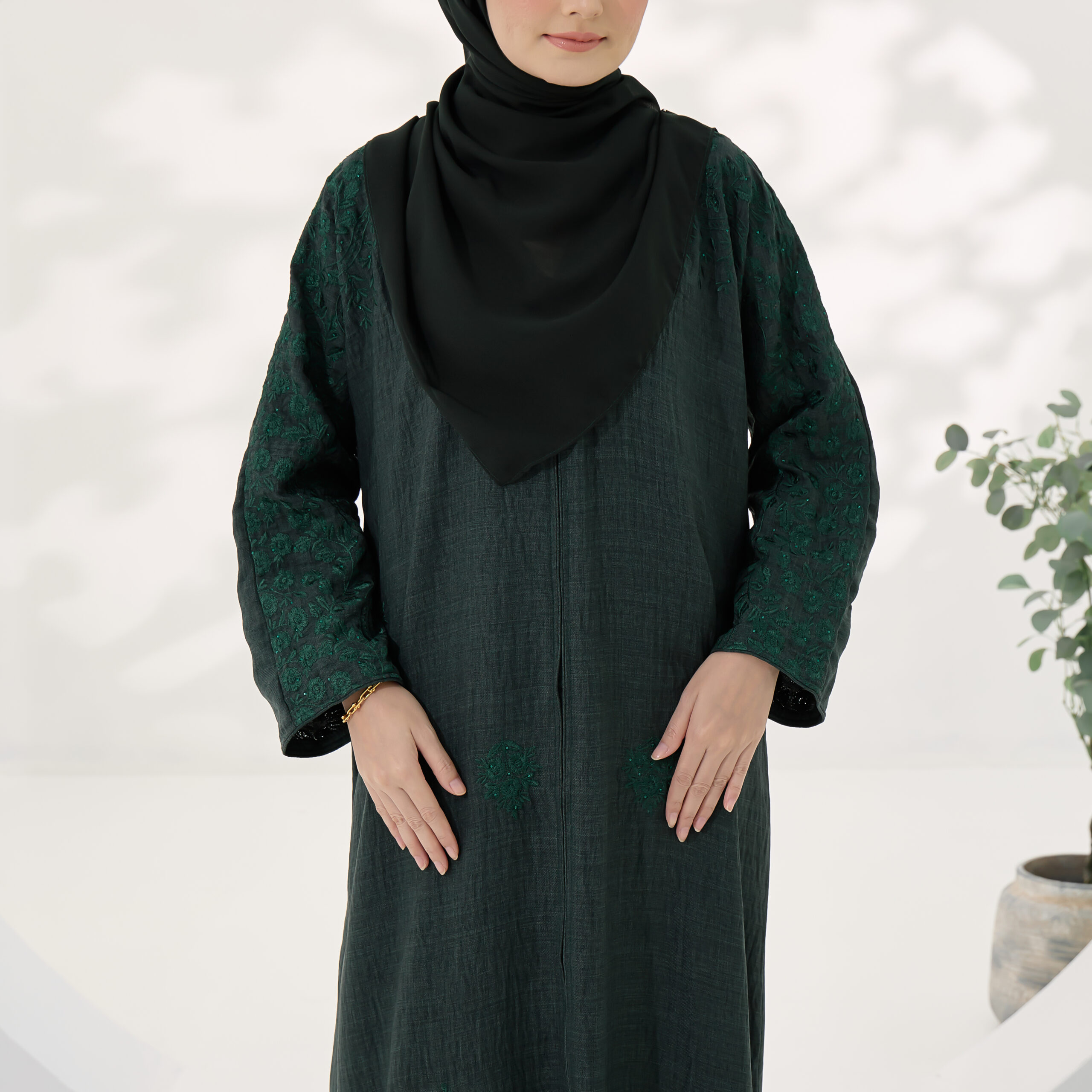 Dania Classic in Emerald Green - Image 3