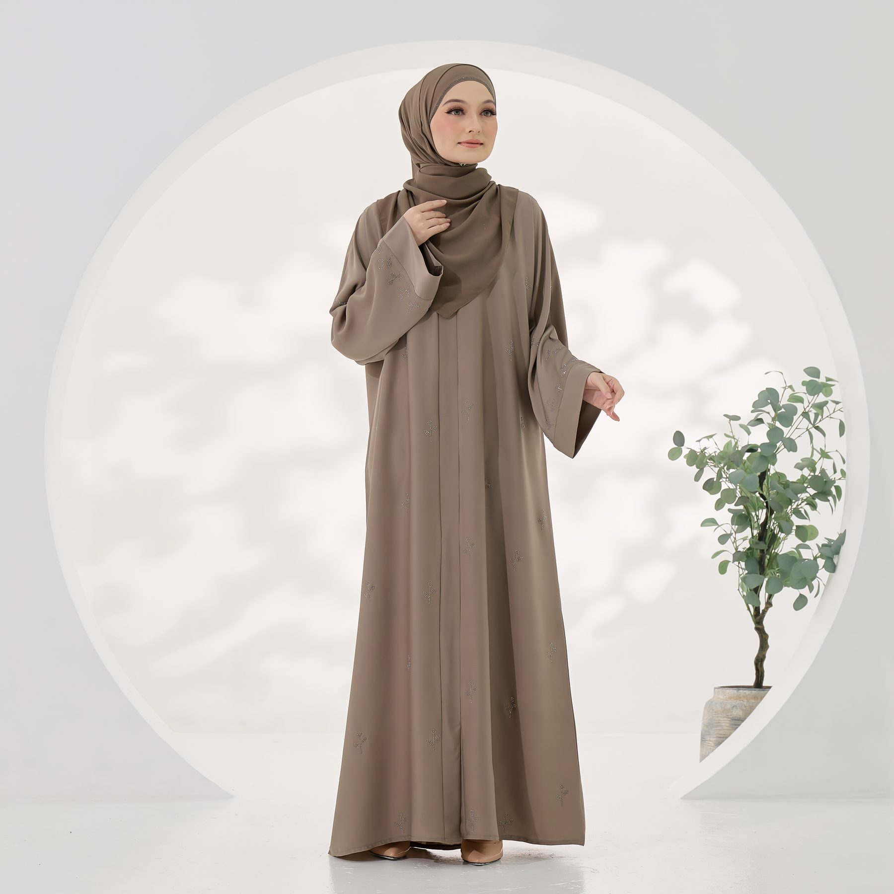 Camelia in Taupe - Image 3