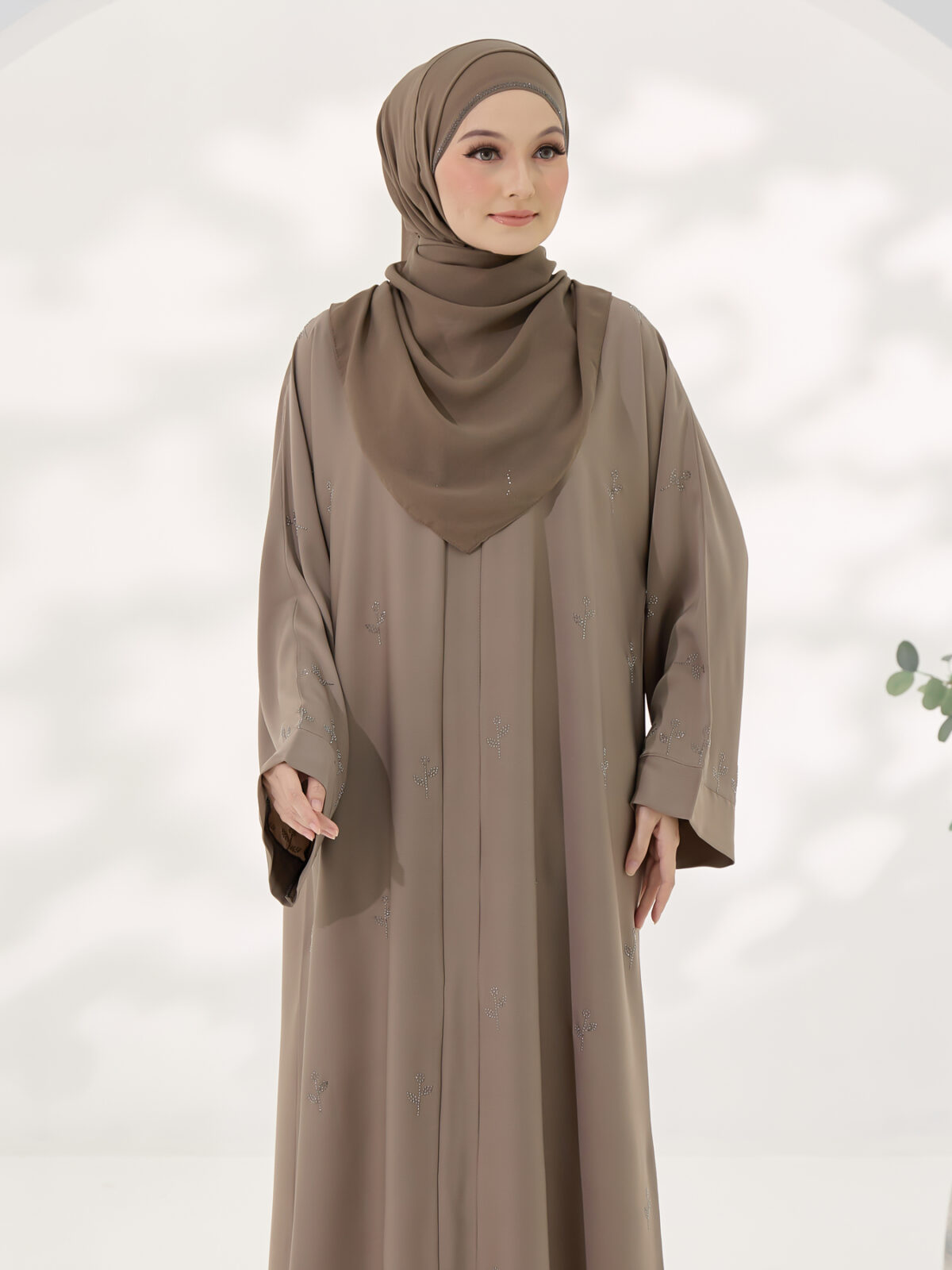 Camelia in Taupe